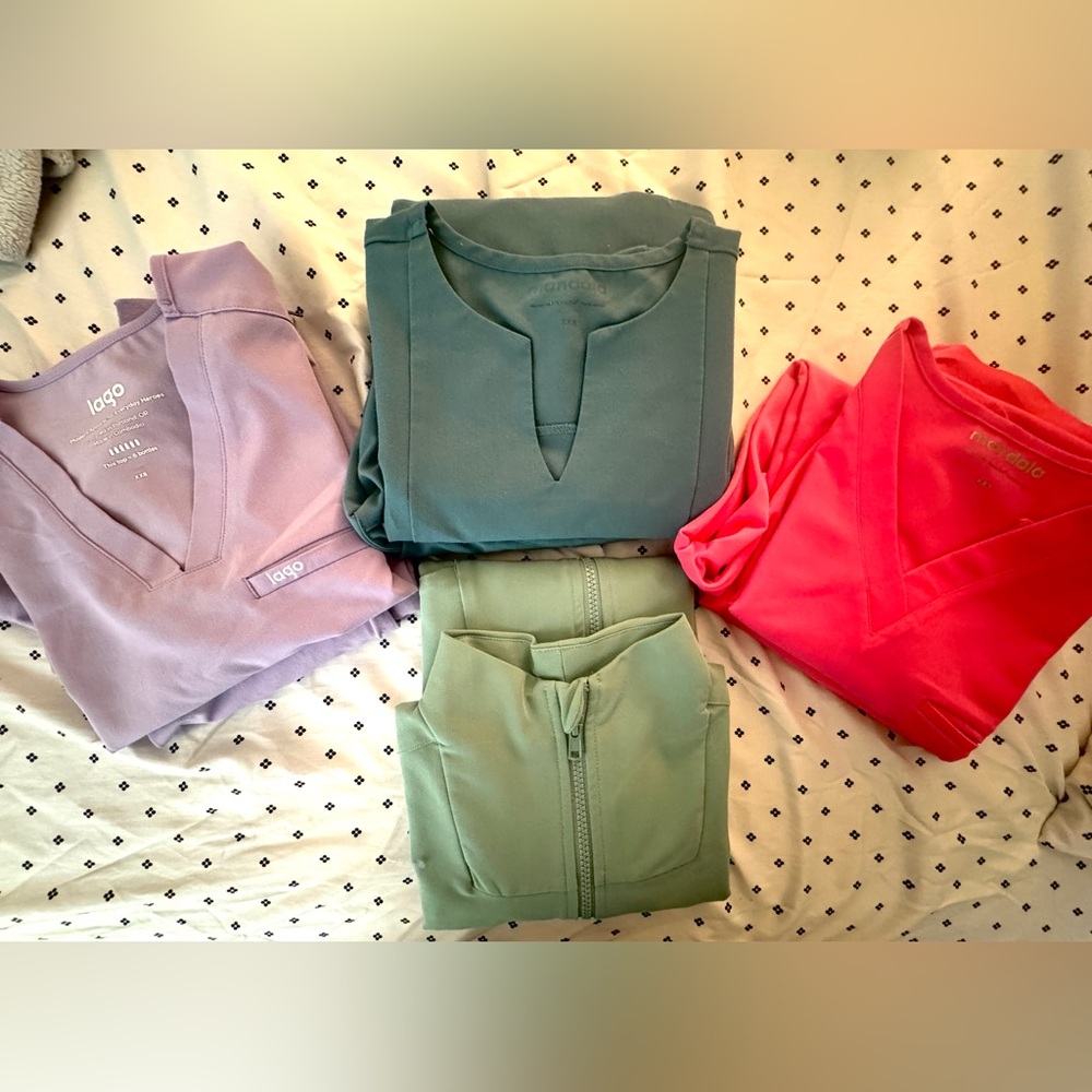 Bundle of 3 sets of scrubs and a jacket 🩷💚💜 - Picture 2 of 2